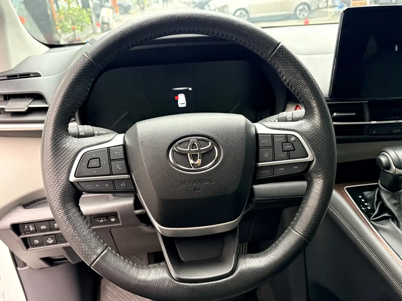 Toyota Granvia 2024 2.5L Hybrid Premium PLUS фото 15