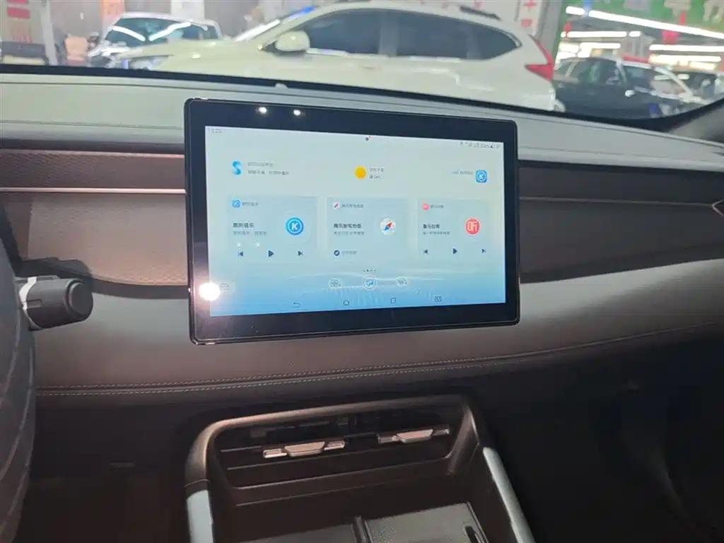 BYD Qin PLUS 2025 DM-i Smart Drive 55KM Leader фото 13