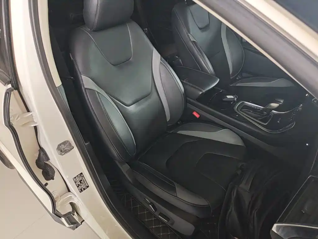 Photo 25 - Ford Edge