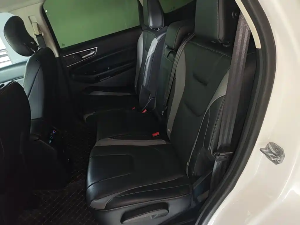 Photo 17 - Ford Edge