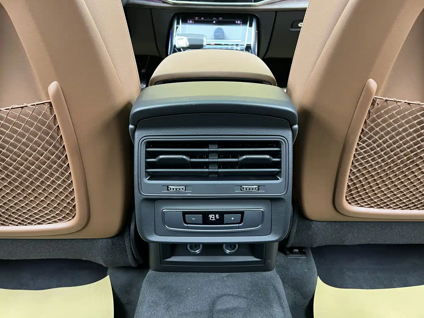 Фото 23 - Audi Q7
