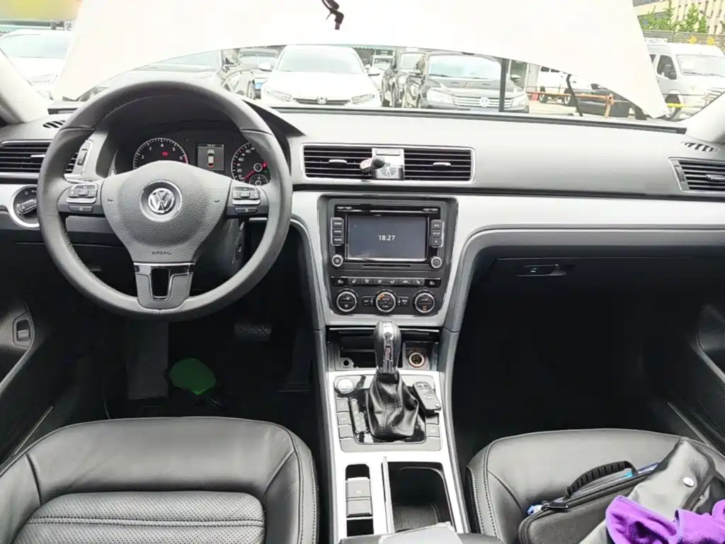 Photo 10 - Volkswagen Passat