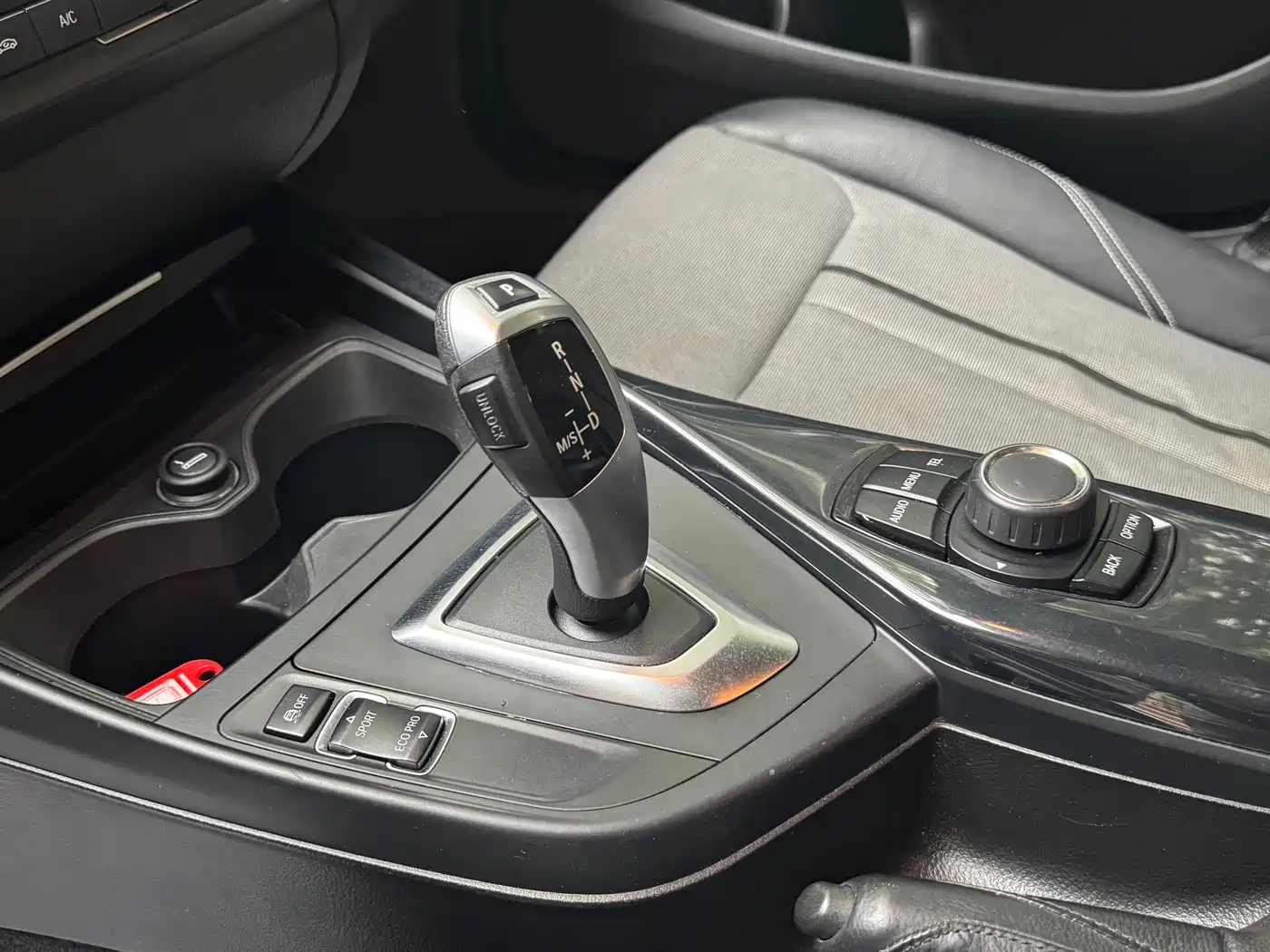 BMW 1 Series (Import) 2013 Facelift 116i Urban Model фото 6