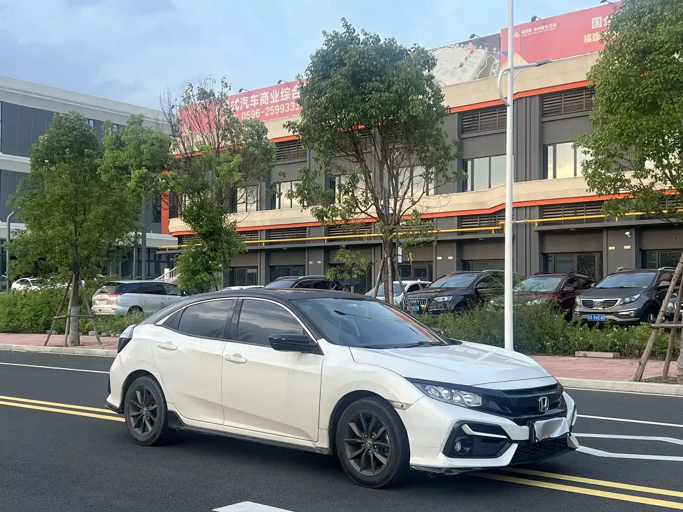 Фото 3 - Honda Civic