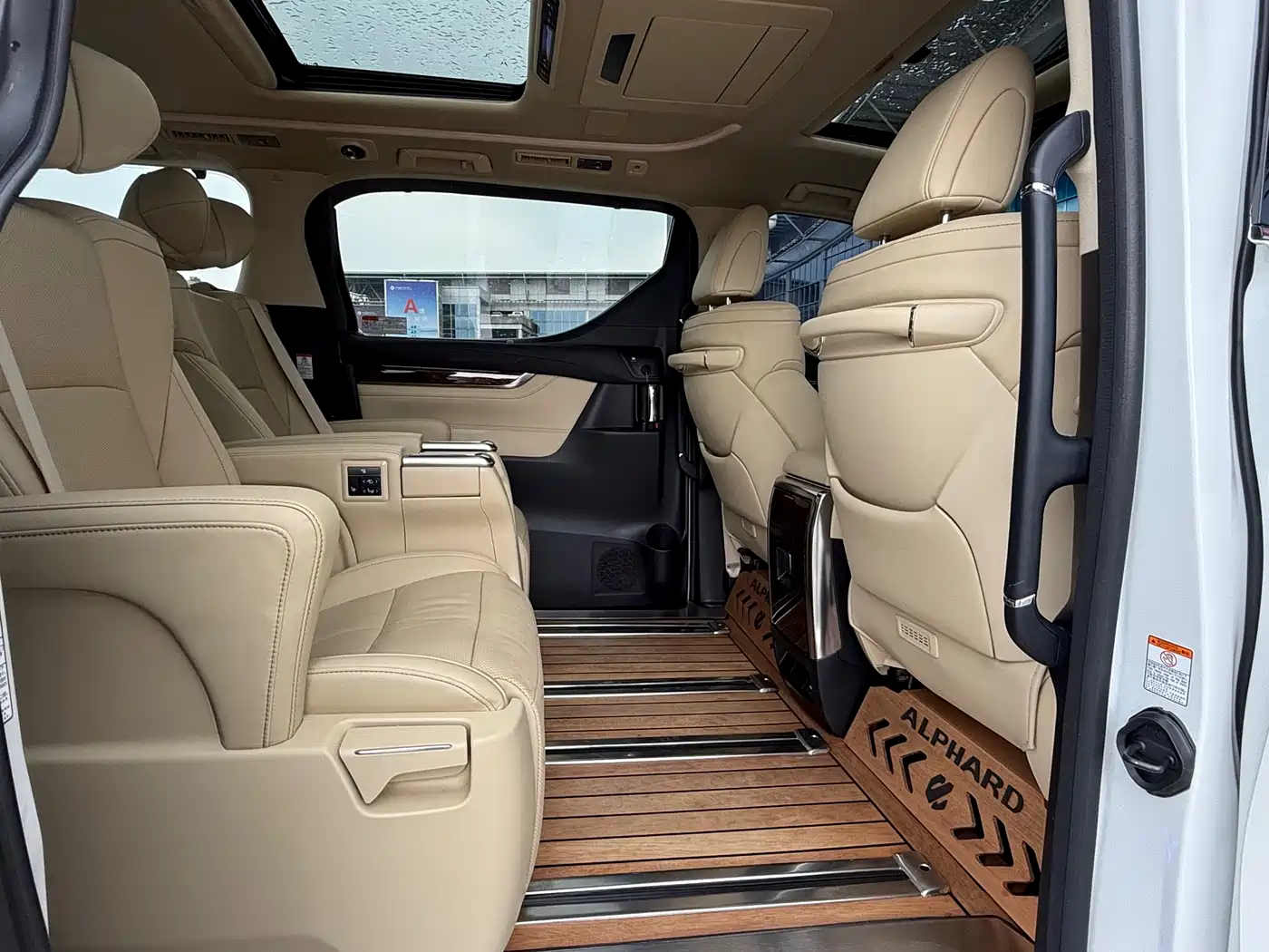 Toyota Alphard 2021 Hybrid 2.5L Luxury фото 16