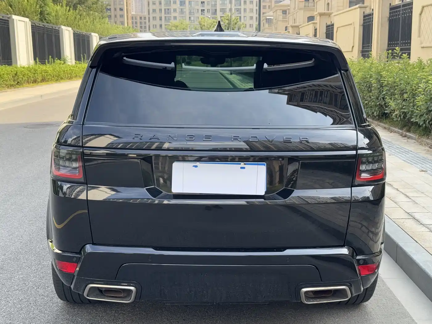 Land Rover Range Rover Sport 2022 3.0 L6 Gloss Black Edition фото 4