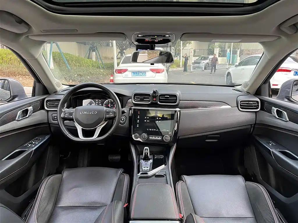 Lynk & Co 02 2019 High Energy Edition 2.0T Automatic 2WD Shine China VI фото 15