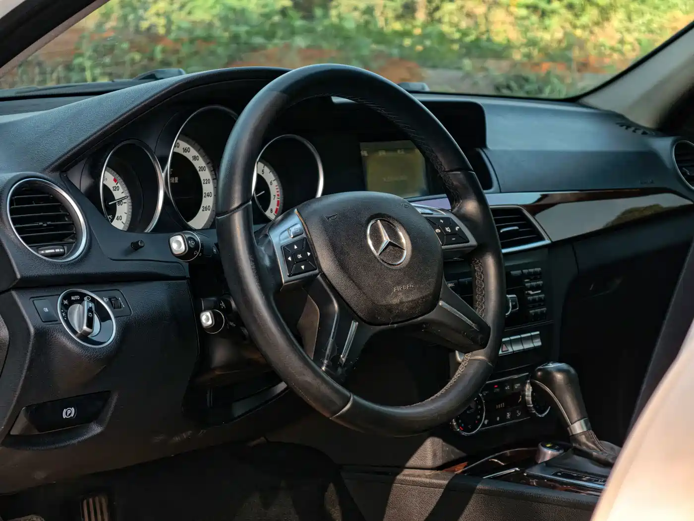 Photo 22 - Mercedes-Benz C-Class