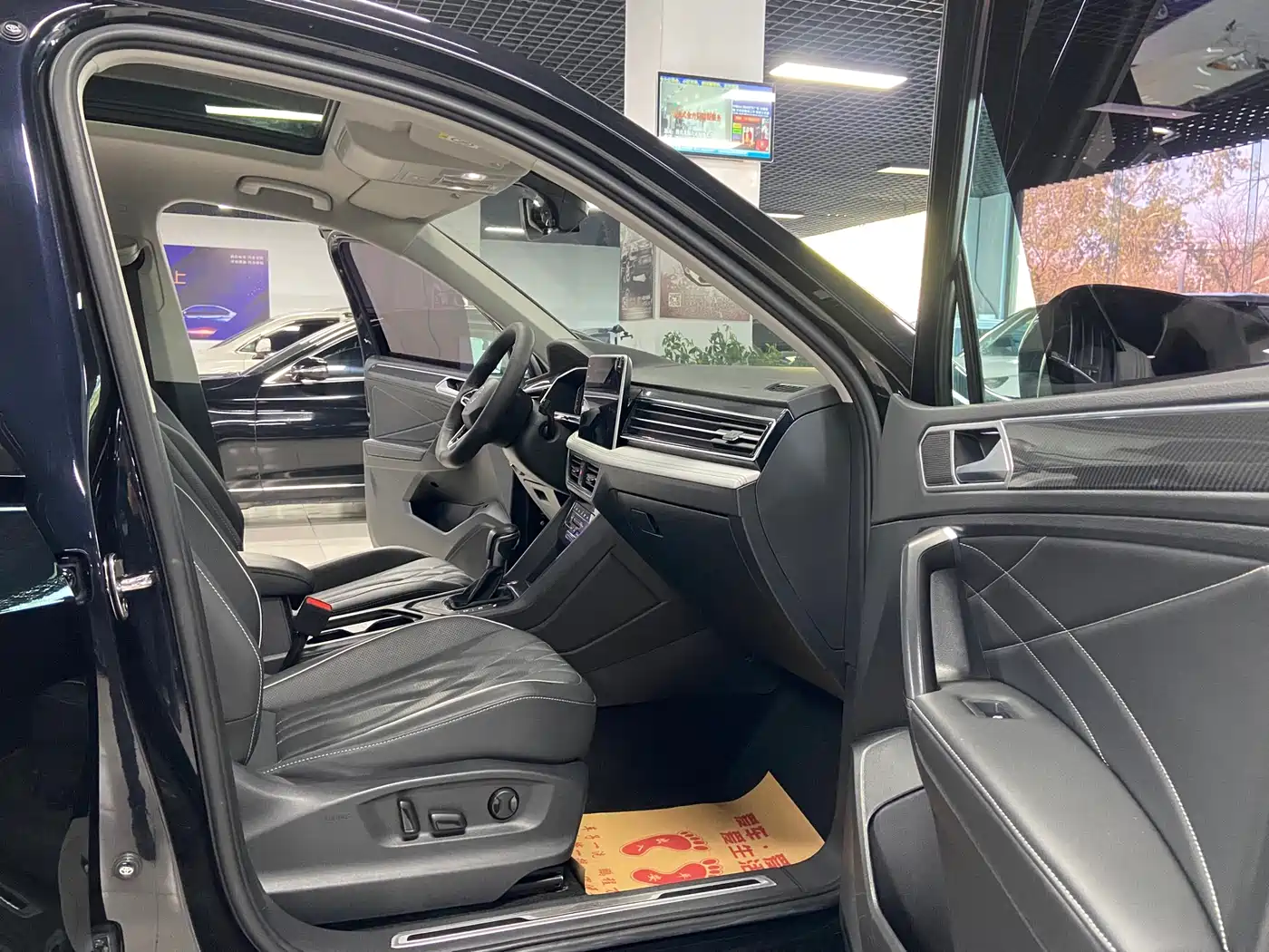 Volkswagen Tiguan L 2022 330TSI Auto 2WD R-Line Premium Edition фото 16