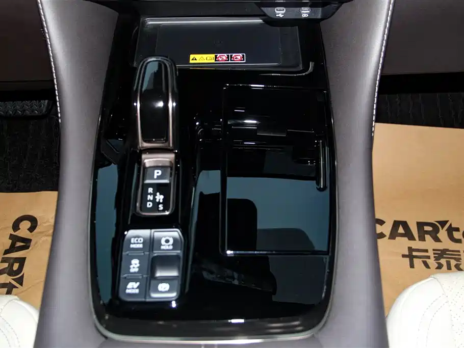 Toyota Vellfire 2024 Crown Hybrid 2.5L Executive Premium Edition фото 30