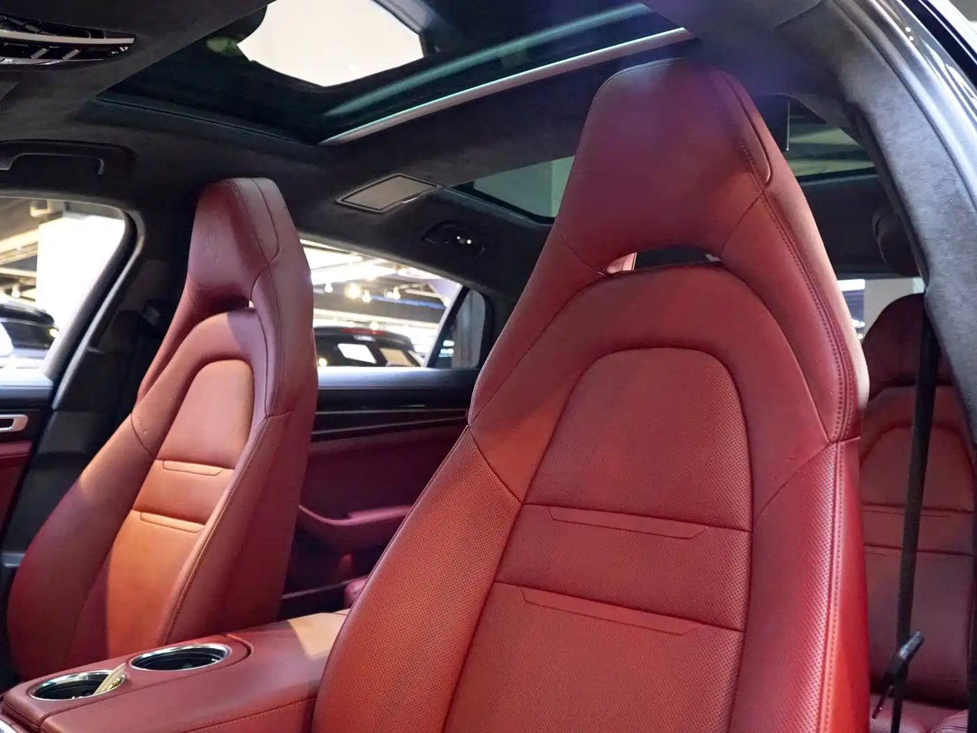 Photo 8 - Porsche Panamera