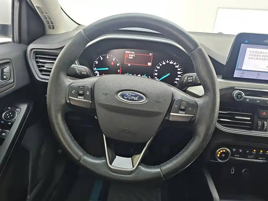 Фото 15 - Ford Focus