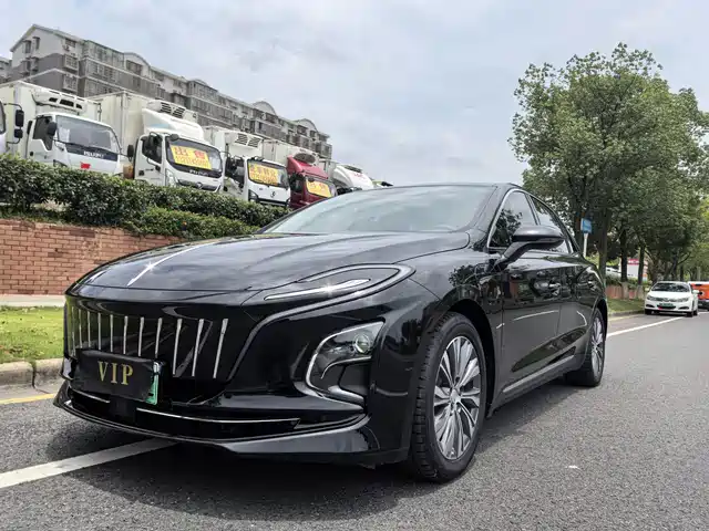  Hongqi Hongqi E-QM5 2022 431km Charging Enjoyment Edition