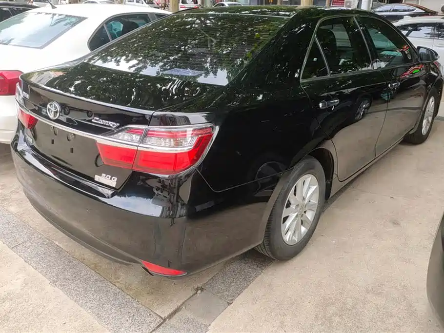Toyota Camry 2015 2.0G Leading Edition фото 3