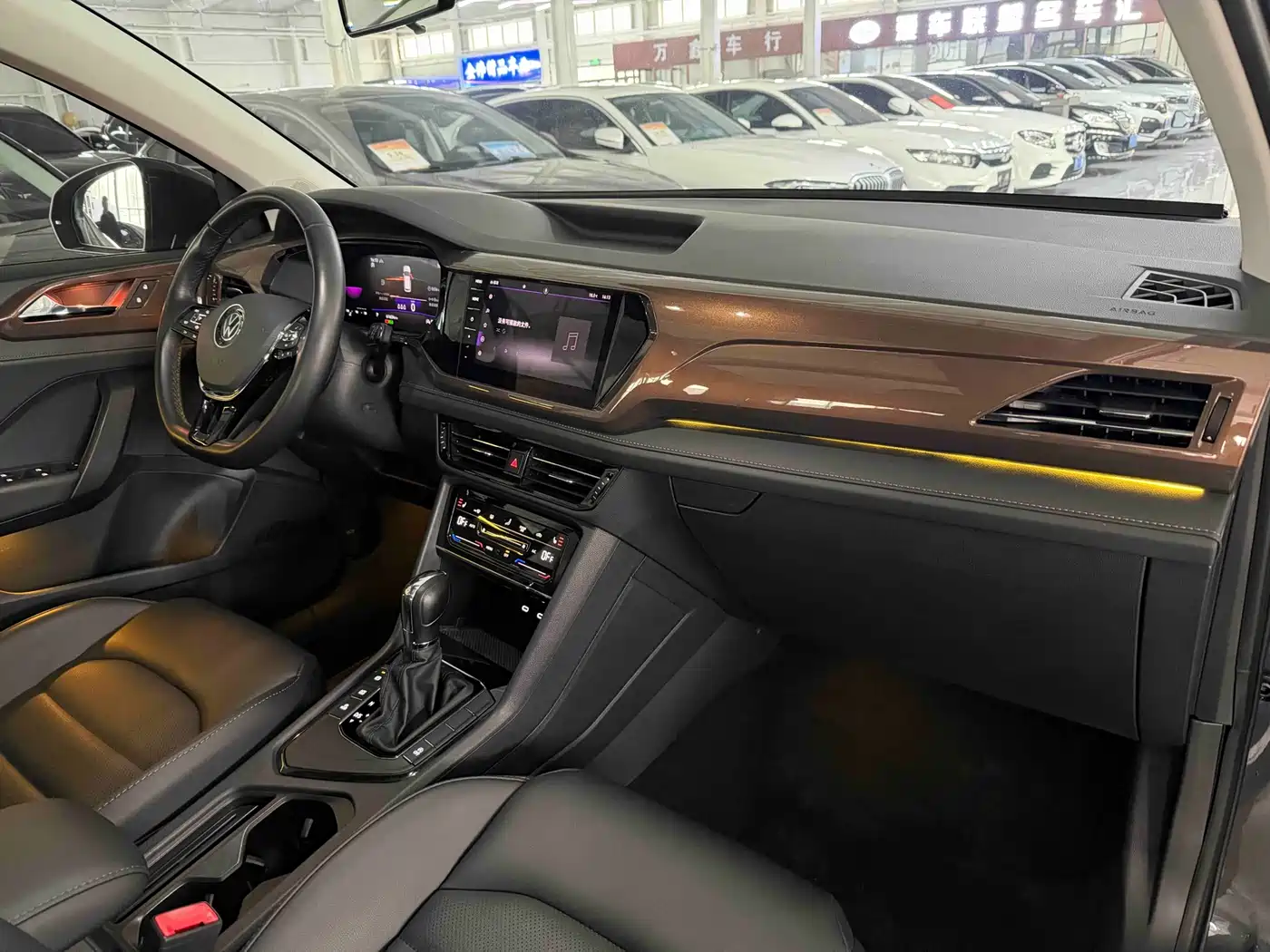 Volkswagen Tharu 2022 280TSI FWD Luxury Edition фото 18