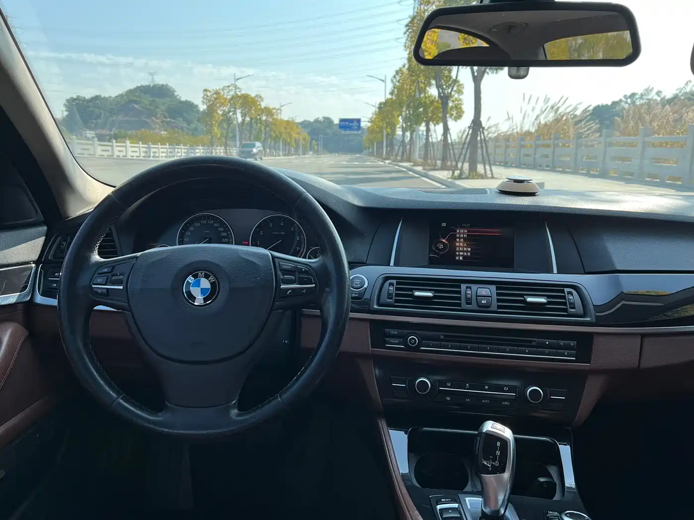 BMW 5 Series (Import) 2014 520i Classic фото 7