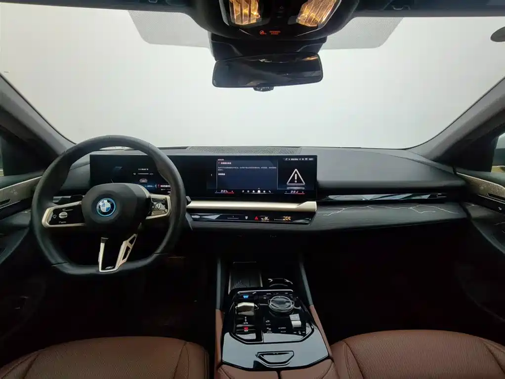 BMW I5
