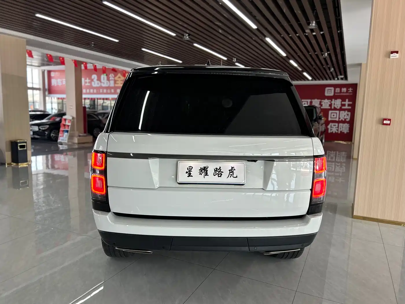 Land Rover Range Rover 2021 3.0 L6 Heritage Extended Classic Edition фото 29