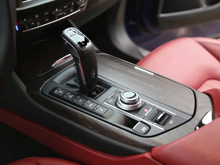 Photo 15 - Maserati Levante