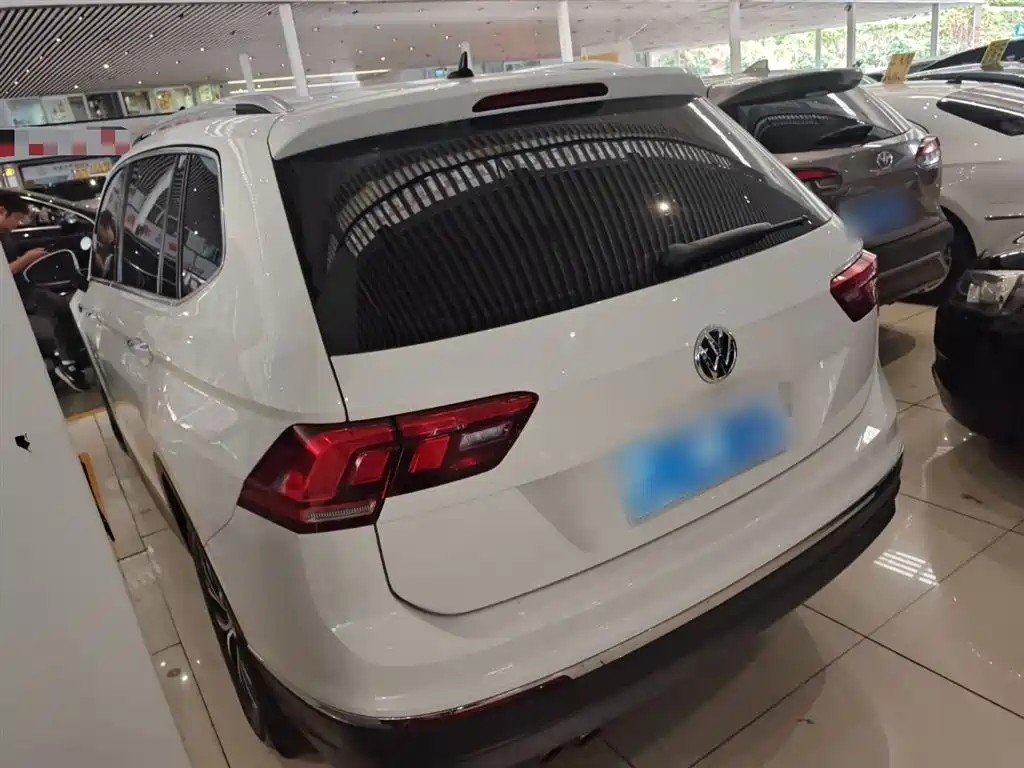 Volkswagen Tiguan L 2018 330TSI Automatic 2WD Comfort Edition фото 5