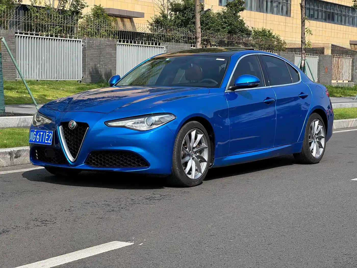 Alfa Romeo Giulia 2019 2017 2.0T 200HP Luxury Edition