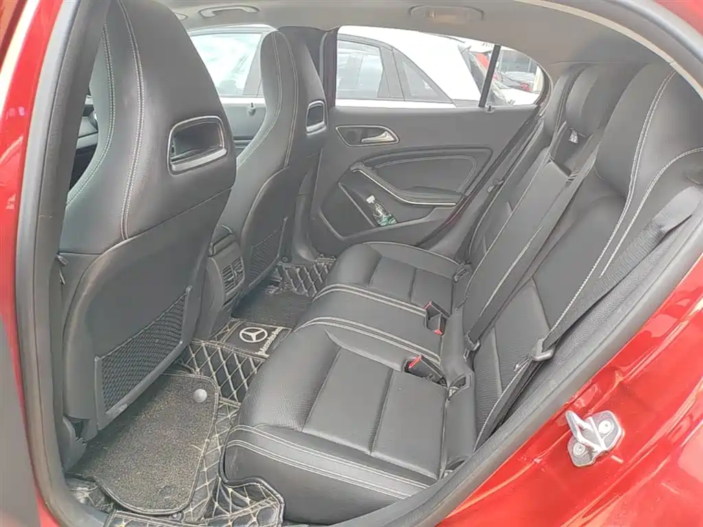 Mercedes-Benz GLA 2018 GLA 200 Dynamic фото 17