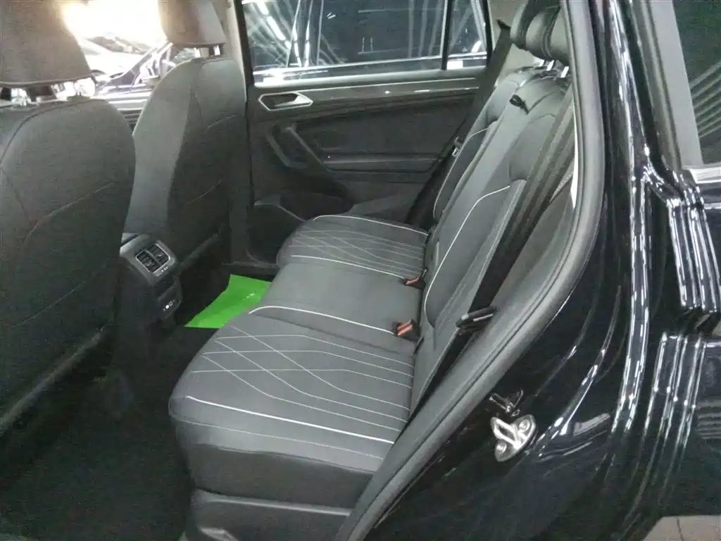 Volkswagen Tiguan L 2025 330TSI Automatic 2WD R-Line Dragon Glory Edition фото 13