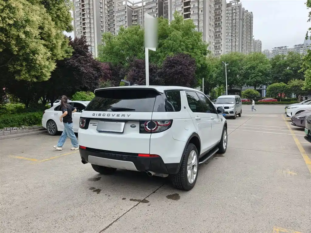 Land Rover Discovery Sport 2016 2.0T HSE фото 9
