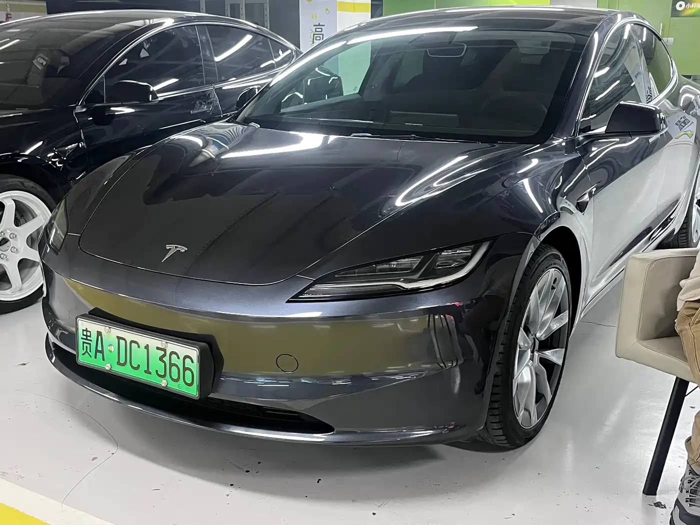 TESLA MODEL 3
