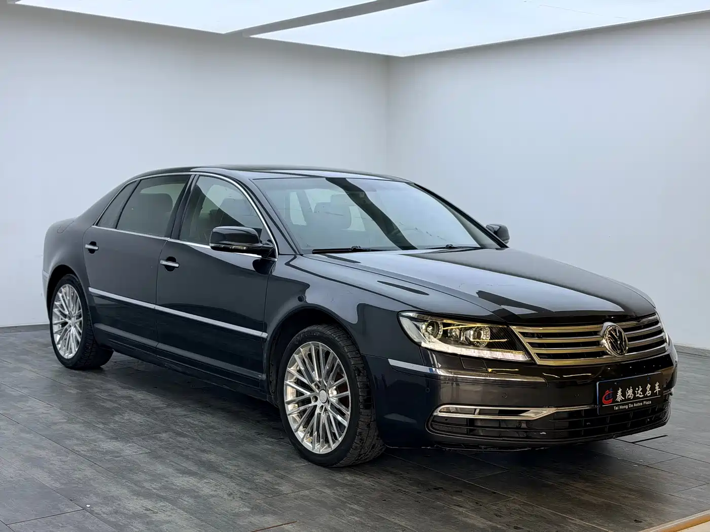 Volkswagen Phaeton 2011 3.6L V6 4-seat Long Wheelbase Individual фото 2