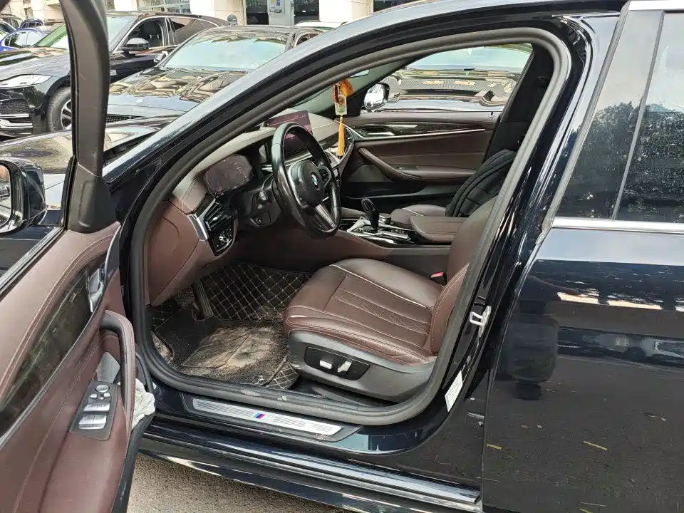 BMW 5 Series 2021 525Li M Sport Package фото 4