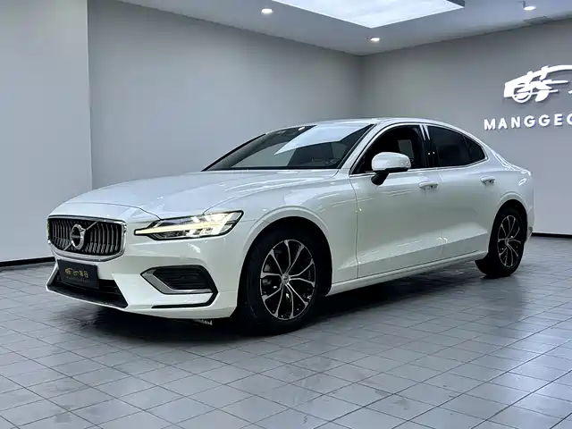 Volvo S60 2022 B4 Smart Comfort Luxury Edition