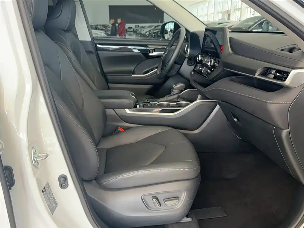 Toyota Highlander 2023 2.5L Smart Hybrid Dual Engine AWD Premium 7-Seater фото 17
