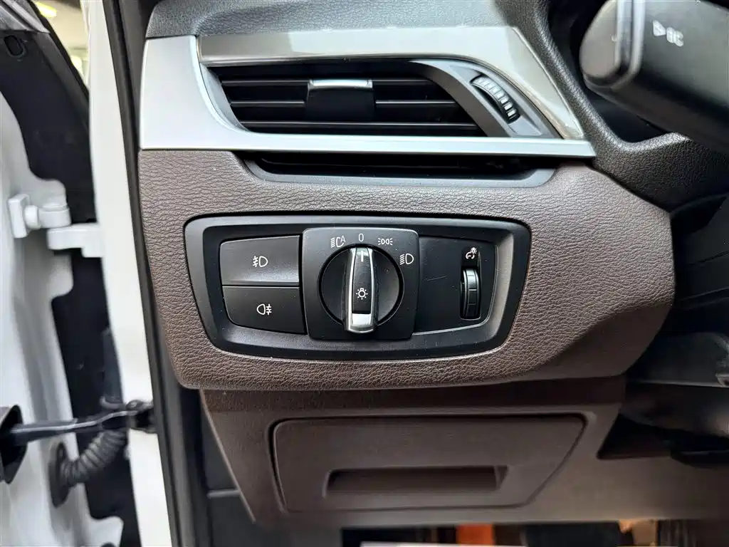 BMW X1 2019 sDrive18Li Premium Model фото 14
