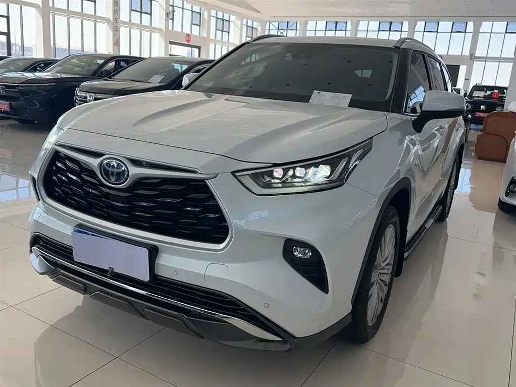 Toyota Highlander 2023 2.5L Smart Hybrid Dual Engine AWD Premium 7-Seater фото 2