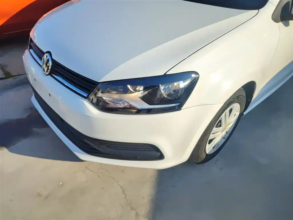 Volkswagen Polo 2016 1.4L Automatic Trend фото 24