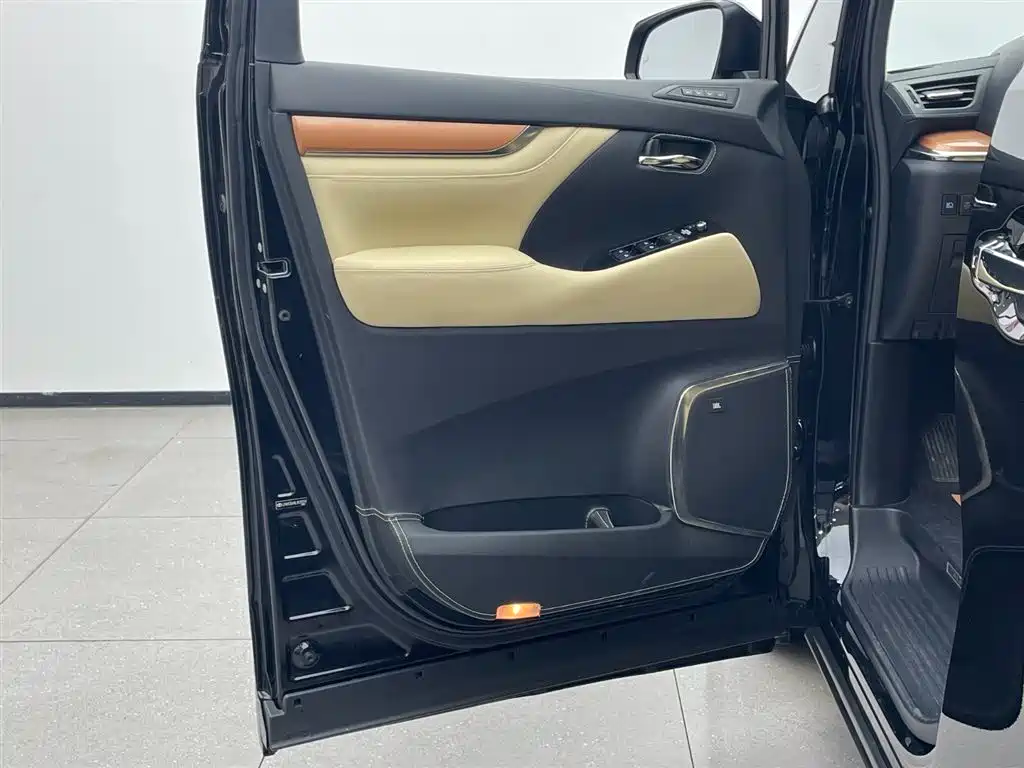 Toyota Alphard 2020 Hybrid 2.5L Luxury Edition фото 11