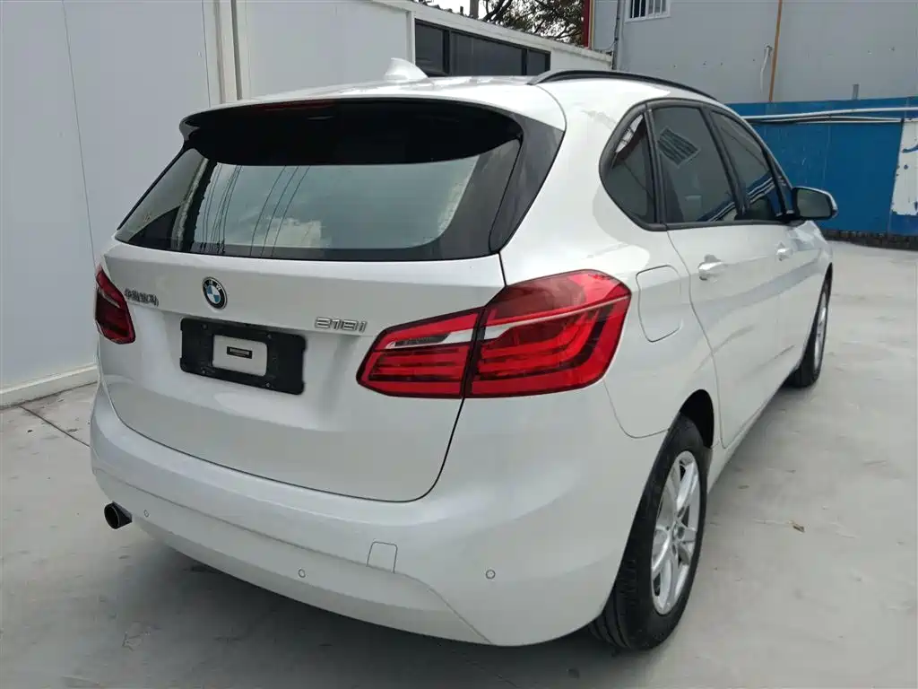 BMW 2 Series Touring 2016 218i Leading фото 5