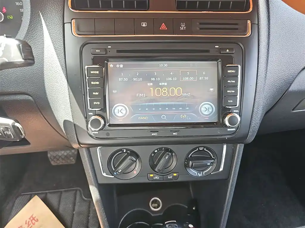 Volkswagen Polo 2014 1.4L Automatic Comfort Edition фото 9