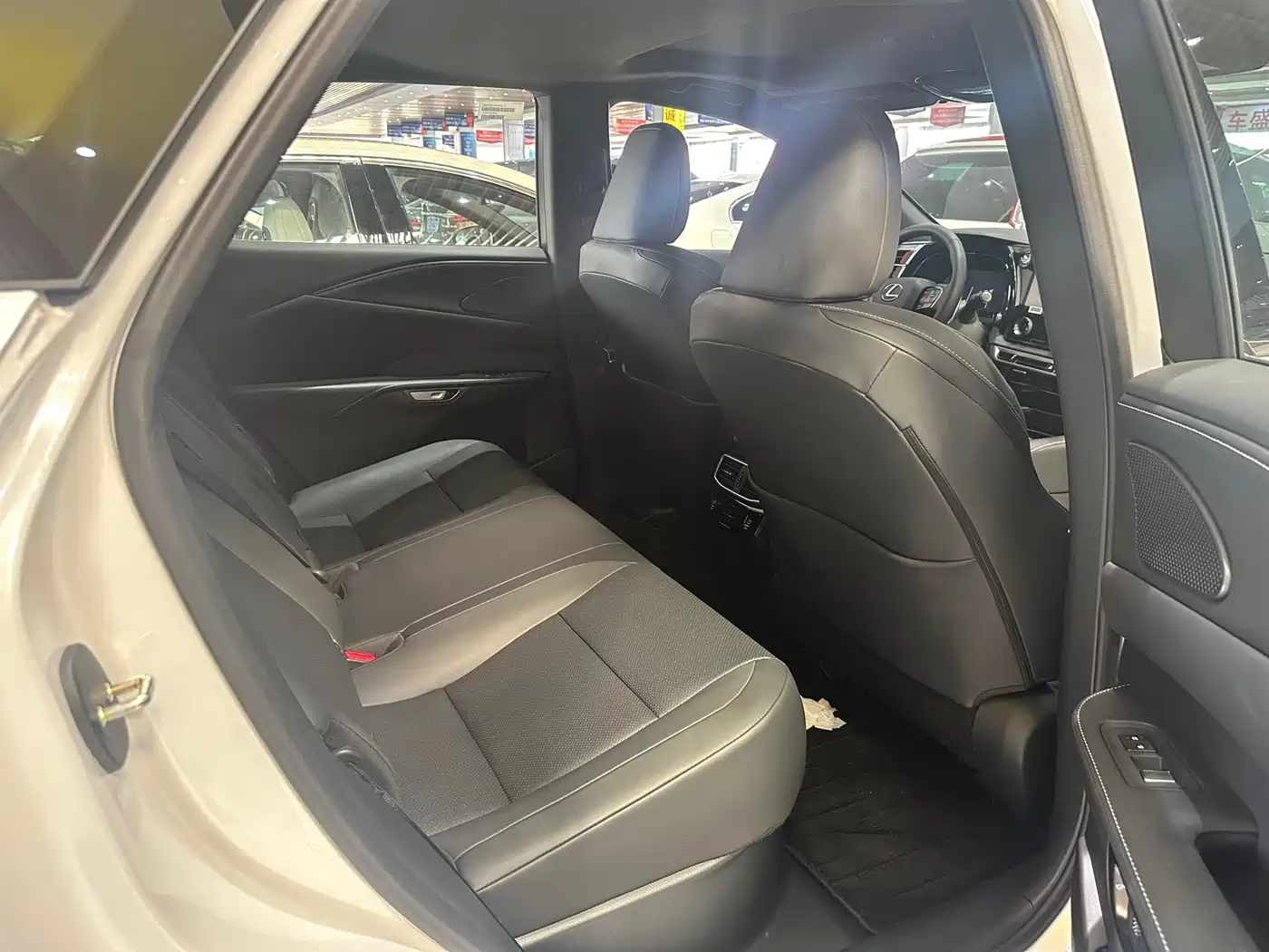 Lexus RX 2026 300 AWD Premium Edition фото 6