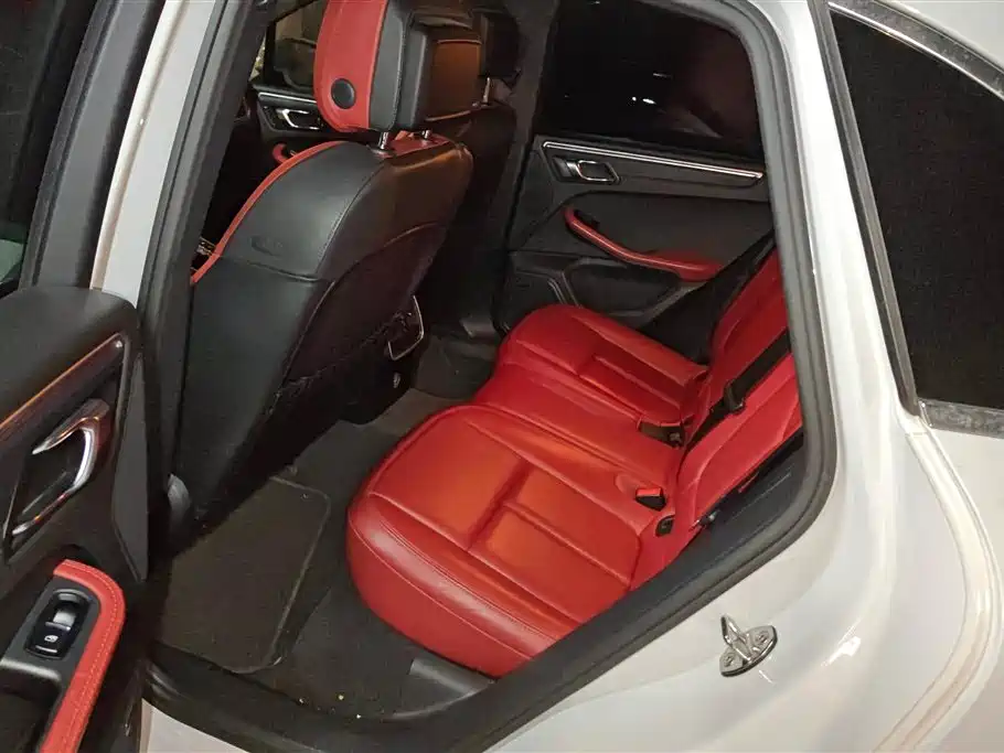 Porsche Macan 2017 Macan 2.0T фото 11
