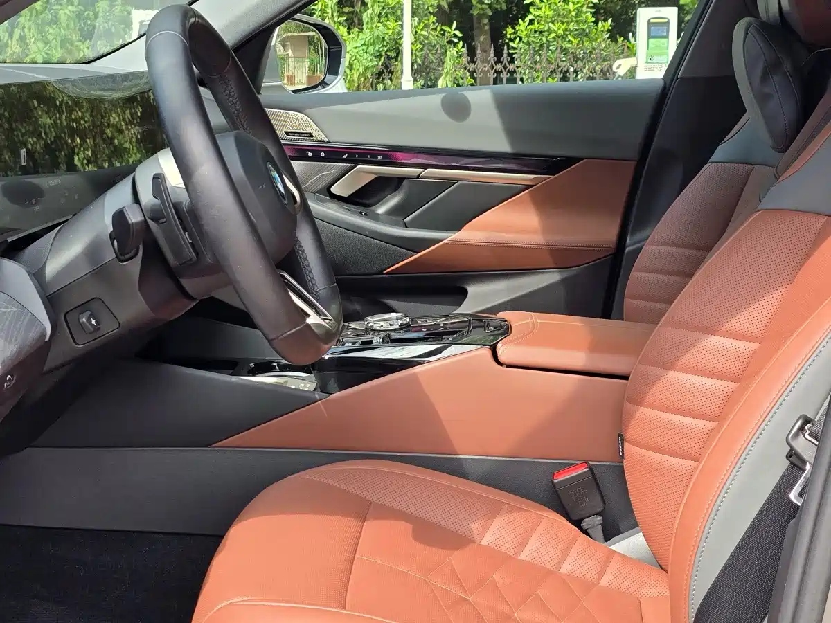 BMW i5 2024 2024 eDrive 35L Premium Model M Sport Package