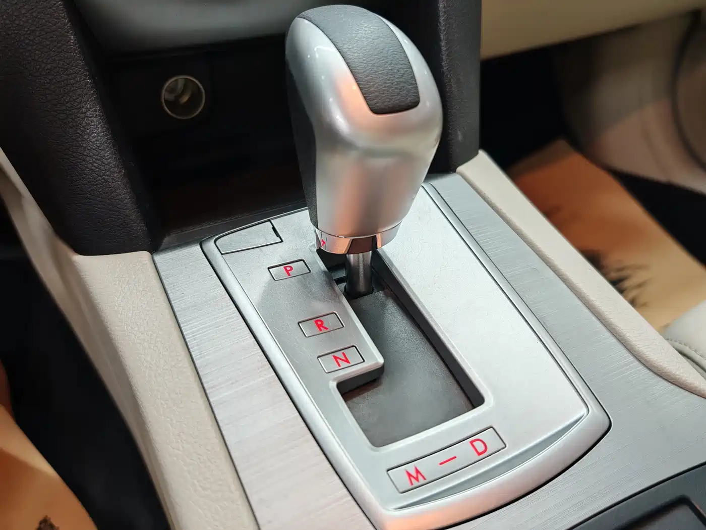Subaru Outback 2011 2.5i Luxury Navigation Edition фото 26