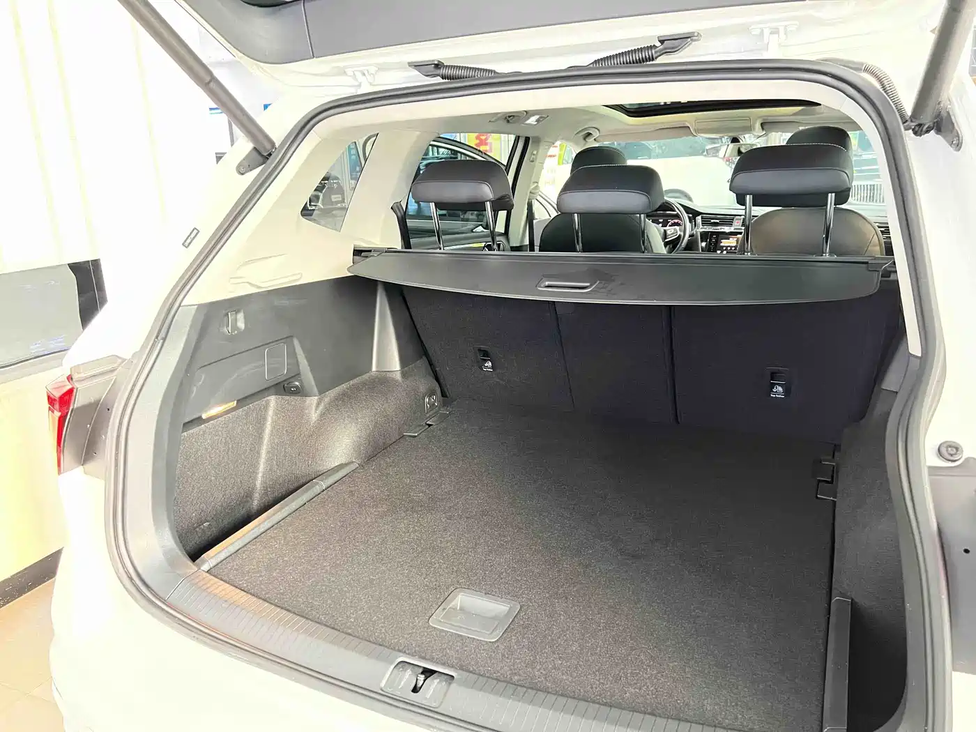 Volkswagen Tiguan L 2021 330TSI Automatic 2WD R-Line Premium фото 13