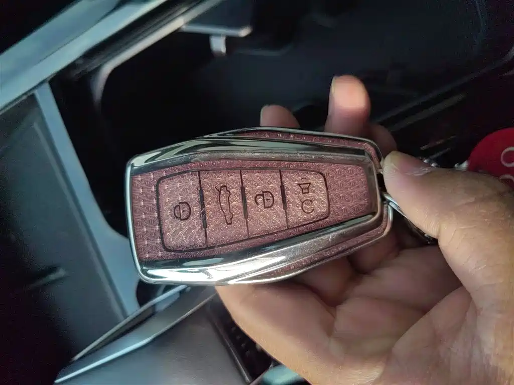 Фото 9 - Geely Boyue
