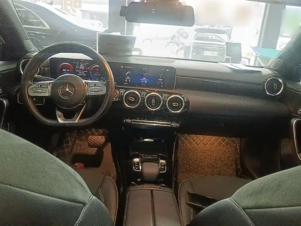 Mercedes-Benz A-Class 2019 Facelift A 200 L Sports Sedan фото 10