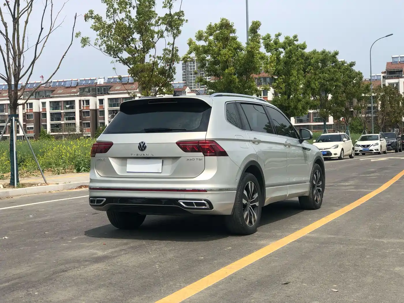 VOLKSWAGEN TIGUAN L
