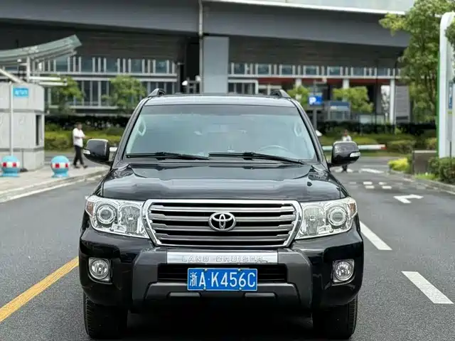  Toyota Land Cruiser (Import) 2015 4.0L V6 Middle East Low Configuration Edition