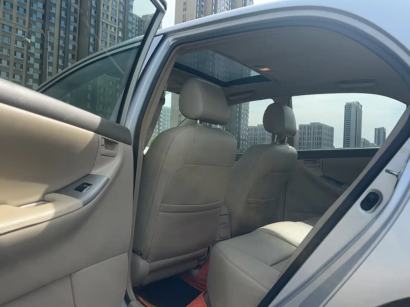 Toyota Corolla 2011 1.6L Manual Luxury Edition фото 19