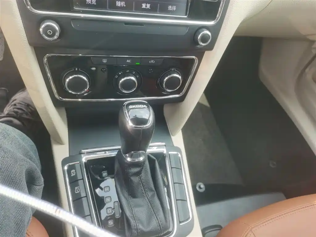 Škoda Superb 2013 1.8TSI Automatic Elite Edition фото 10